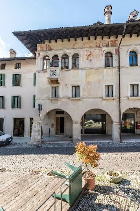 Loft Overlooking The Old Town . Feltre Olaszország