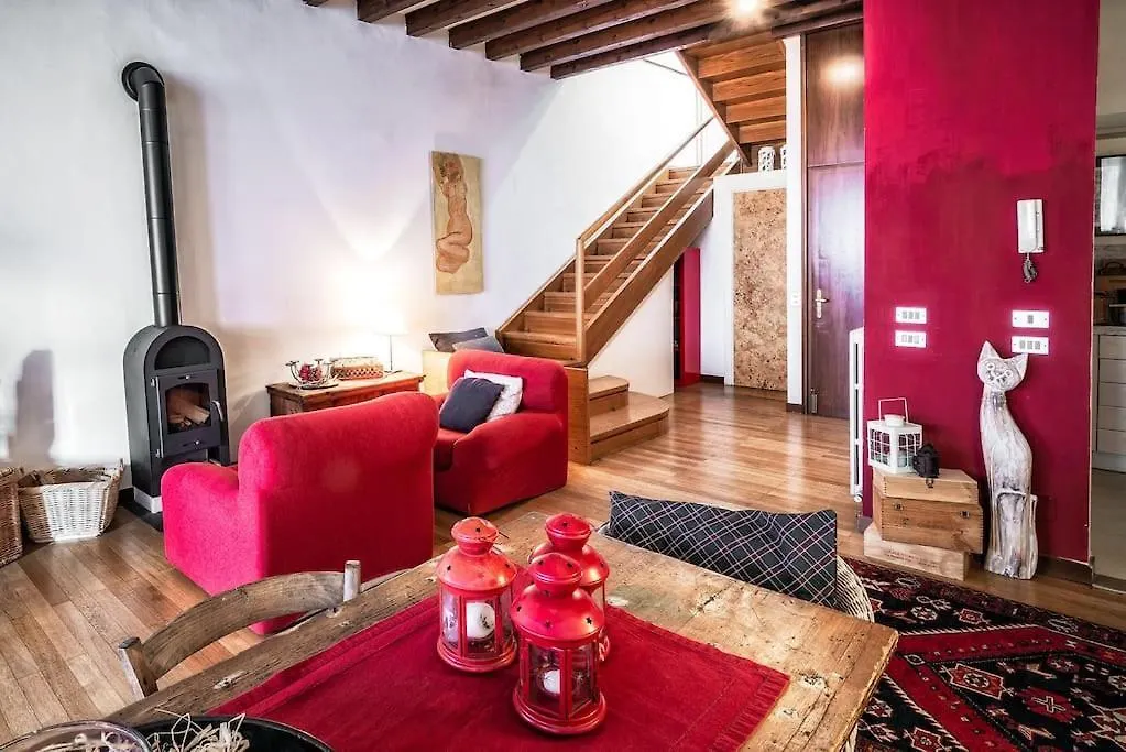Loft Overlooking The Old Town . Feltre 0*,