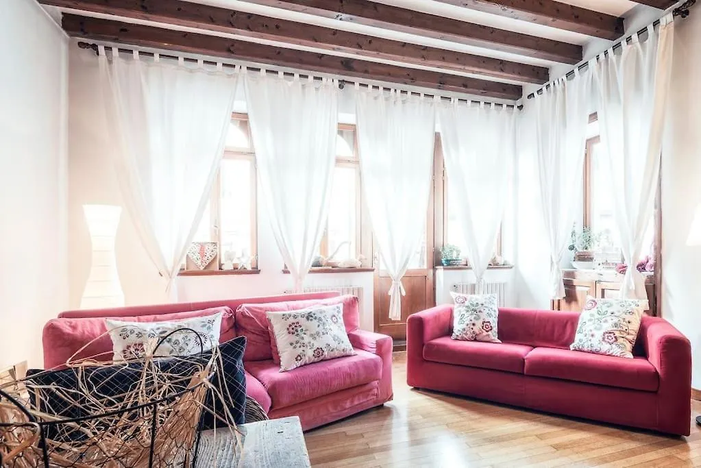 Appartamento Loft Overlooking The Old Town . Feltre